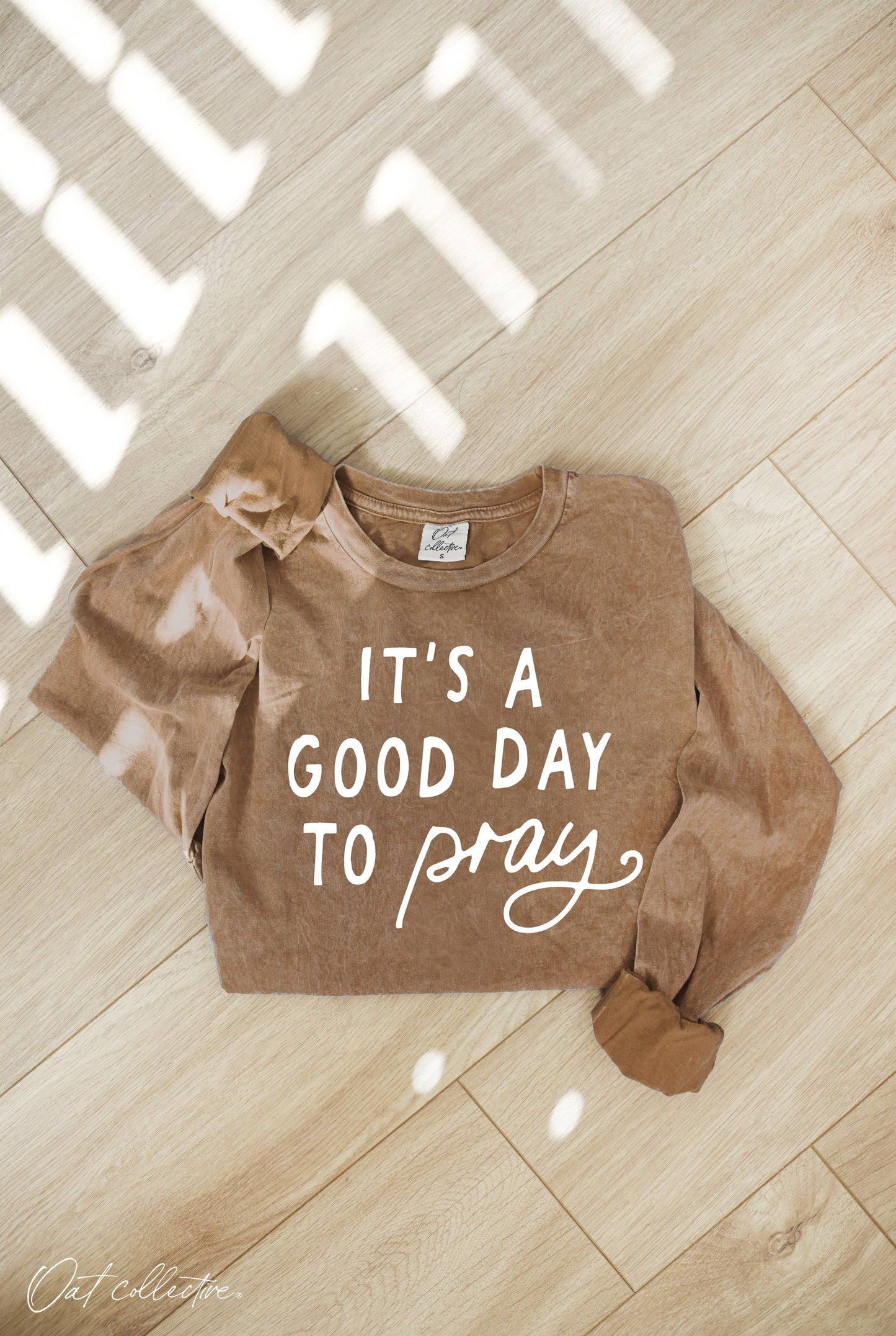 IT'S A GOOD DAY TO PRAY Mineral Washed Long Sleeve Graphic